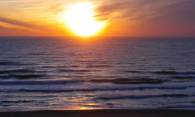 Mediterranee Apartment | Canet plage, Facing the sea with a view of the sea and the Albères mountains