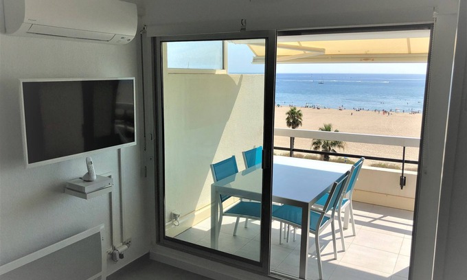 La Cote Radieuse Apartment | CANET SUD, T1 bis LUXURY AIR CONDITIONED, SEA VIEW - DIRECT BEACH, Wifi, closed garage