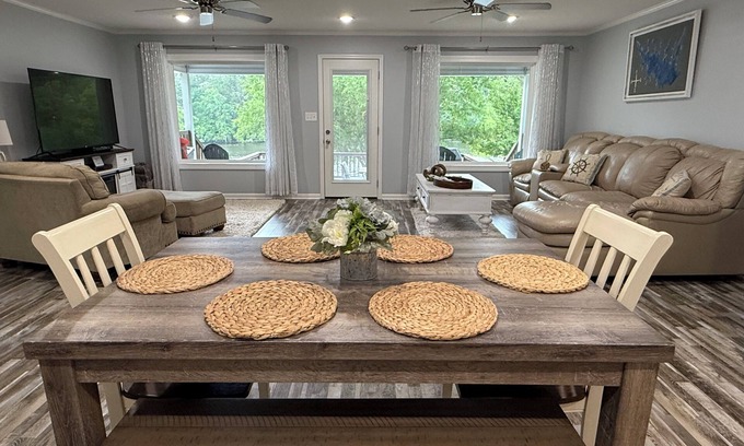 Chatham House | Caney Lake Anchors Away