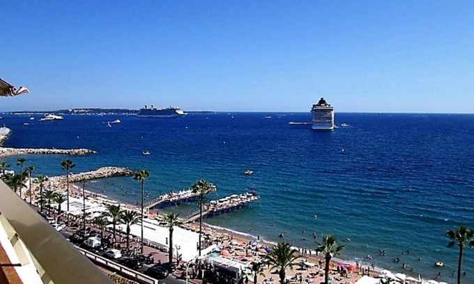 Le Suquet Apartment | Cannes - 3 Rooms facing the Midi beaches, 6 people