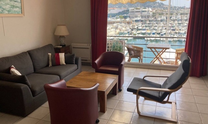Le Suquet Apartment | cannes - exceptional view. 90m². 3 or 4 vacationers.