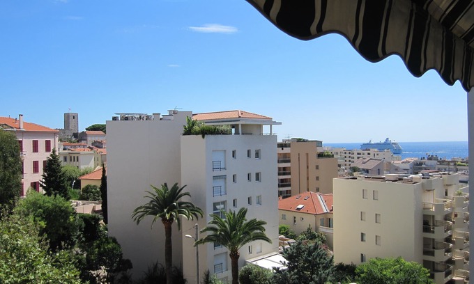 Cannes Old Town Apartment | CANNES SEA VIEW 34 m² new apartment incl a large 6 m² balcony on the 5th Floor