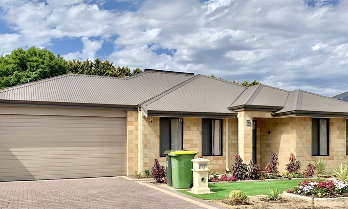Cannington House | Cannington Home Accommodation House 6 (4 bedrooms and 2 bathrooms).