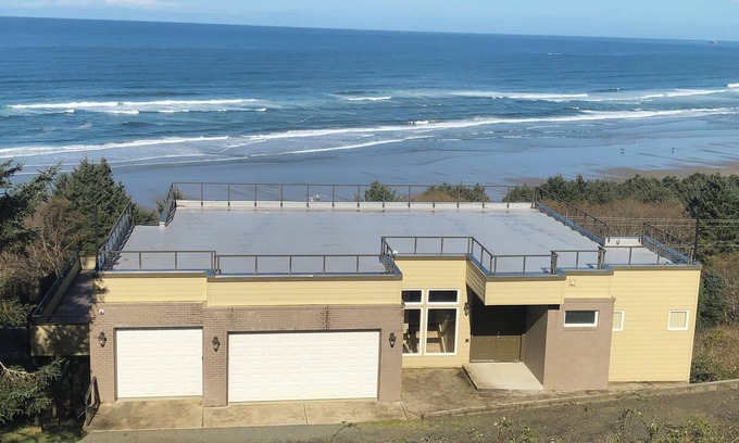 Arch Cape House | Cannon Beach Arch cape Luxury Vacation Home with Stunning Ocean View
