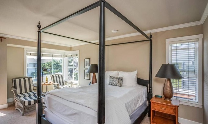 Downtown Cannon Beach Hotel | Cannon Beach Hotel - Premier Queen Room at Cannon Beach Hotel Collection!