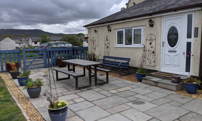 Penrhyndeudraeth House | Canol Cae Cottages Primrose Pet friendly