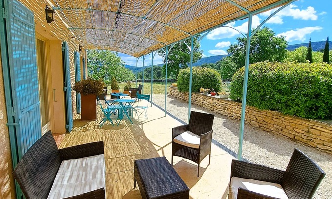 Lacoste Bed & Breakfast | Cante Grillet