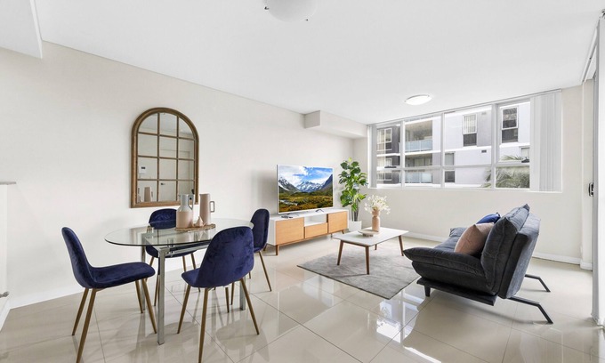 Canterbury Apartment | Canterbury 2BR APT Ideal for Families or Business Stays