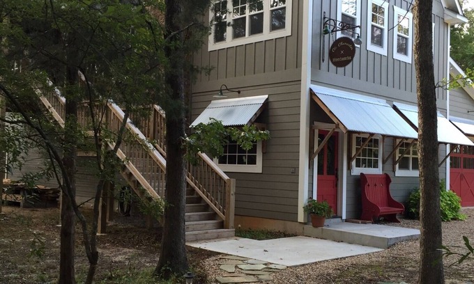 Elmo Apartment | Canton Luxury guesthouse in the Woods