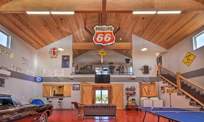 Canyon House | Canyon Barndominium with Hot Tub and Golf Cart!