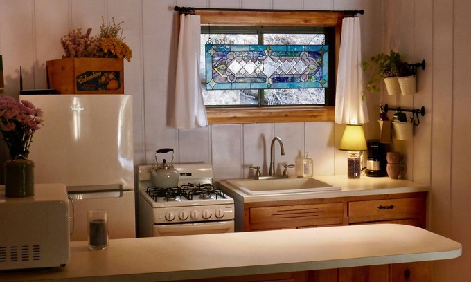 Boulder Cabin | Canyon escape - cabin studio along Boulder Creek with complete kitchen #2