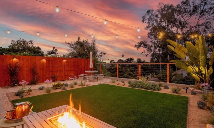 Bay Ho House | Canyon Oasis- Close to Beaches