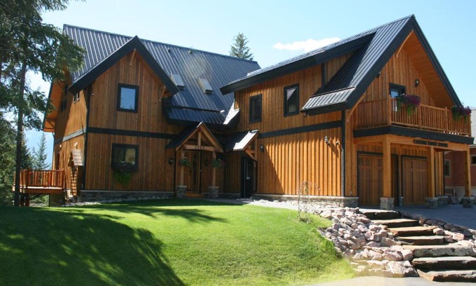 Golden Bed & Breakfast | Canyon Ridge Lodge