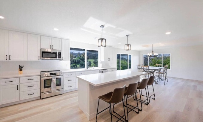 Vista House | Canyon's End - Expansive private getaway!