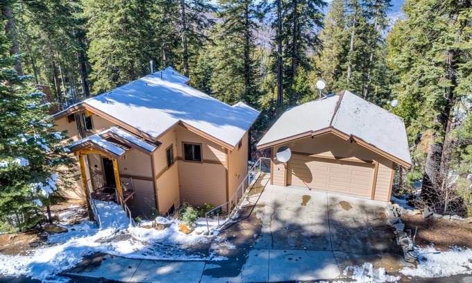 Yosemite West House | Canyons Crest
