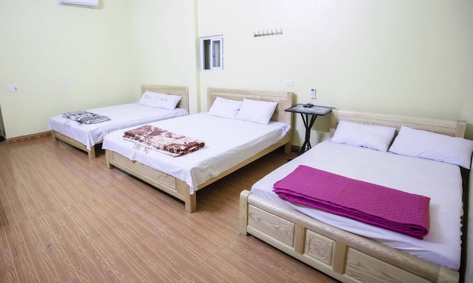 Meo Vac House | cao nguyên đá , hoa tam giác mạch