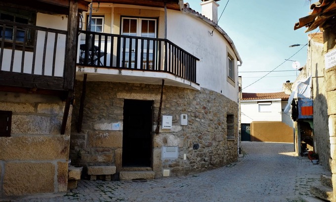 Torre de Moncorvo House | Capalonga - Typical village house