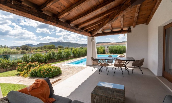 Budoni Villa | "Capannizza Villas", Alipinta , private HEATED pool, 500 meters from the beach.