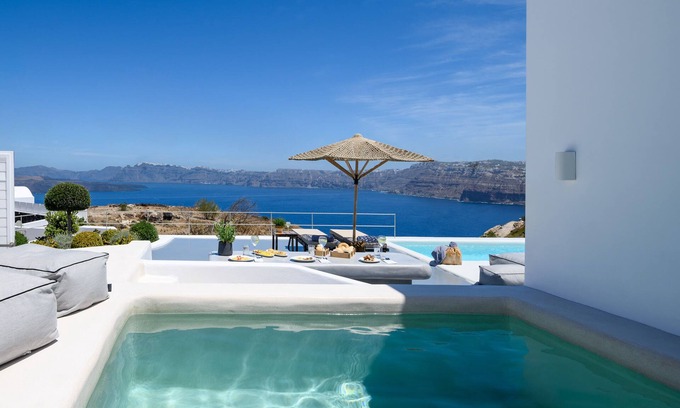 Akrotiri Hotel | Cape 9 Suites & Villas