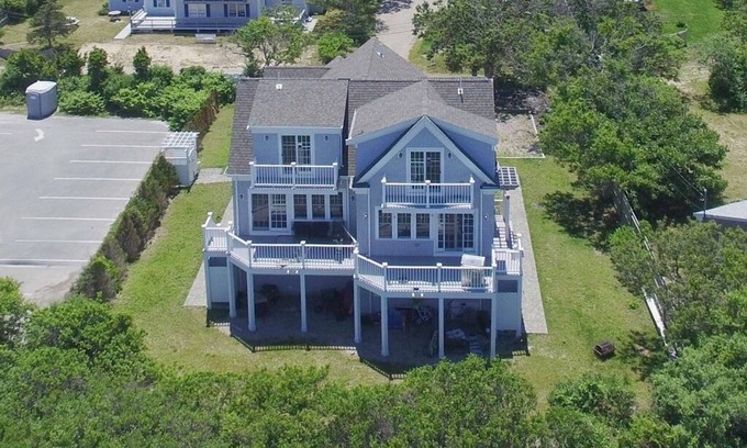 Dennis Condo | Cape Cod Bay Beachfront Condo (2047)