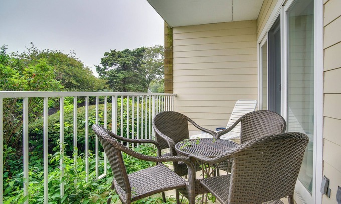 Northwest Harwich Condo | Cape Cod Condo in The Belmont w/Private Beach!