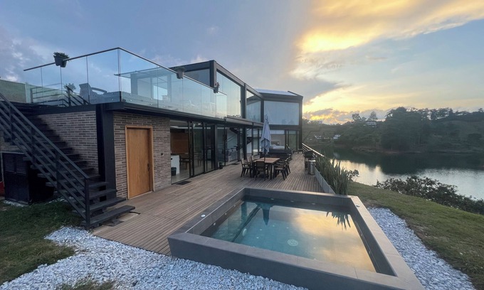 El Penol House | Cape Cod- El Peñol with access to dam