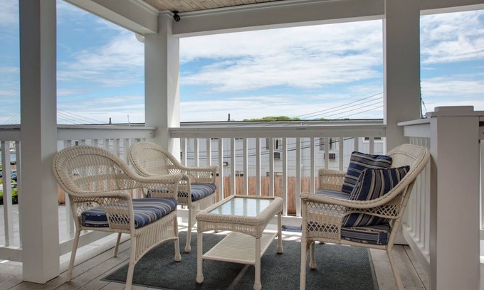 Hyannis Hotel | Cape Cod Harbor House Inn