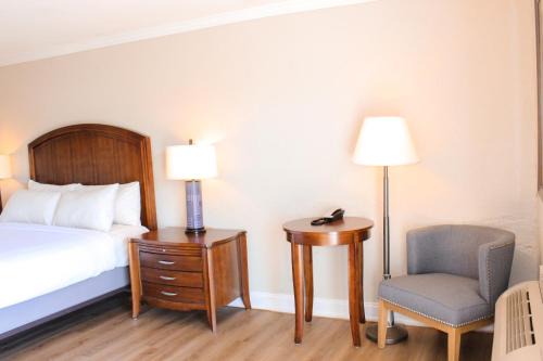 Hyannis Hotel | Cape Cod Irish Village - The Emerald Resort