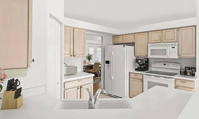 Pelican House | Cape Coral Cover: 3-bedroom Pool Home on a Canal Home with WiFi and AC