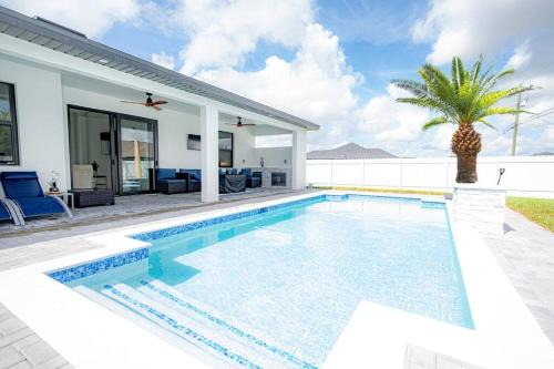 Diplomat House | Cape Coral home with pool and game room