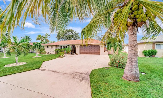 Fort Myers House | Cape Escape