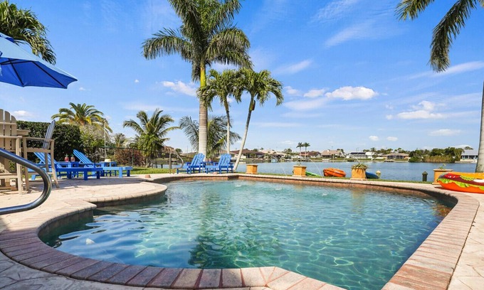 Fort Myers Apartment | Cape Lake House Lake Front