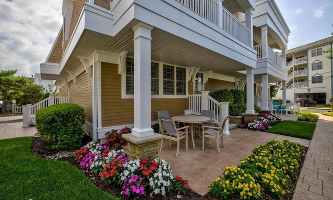 Cape May Condo | Cape May Beach Block Pool Sleeps 8
