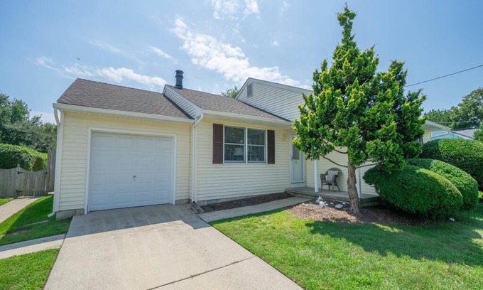 Village Green House | Cape May Cottage on Virginia 3BR/2BA sleeps 10