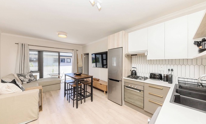 Flamingo Vlei Apartment | Cape on Viola 13