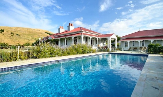 Waimarama Villa | Cape South Homestead - Character Homestead in a beautiful country setting