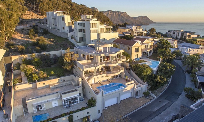 Bantry Bay Villa | Cape Town -Bantry Bay - Ocean Views, Pool, WiFi, Security, Parking, Backup Power