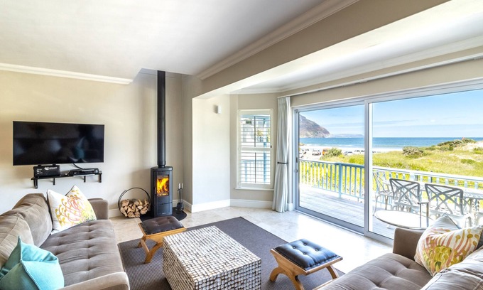 Scott Estate Apartment | Cape Town Townhouse. Panoramic Sea & Mountain Views. Beach 50m. Spectacular!