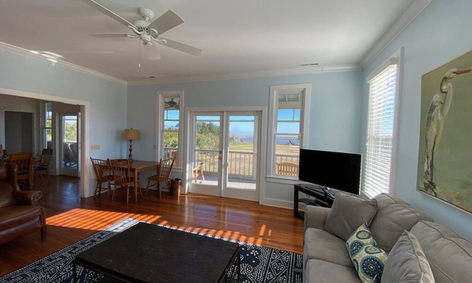 McClellanville House | "Cape View" Relaxing home with private dock on the ICW with Lighthouse Views!
