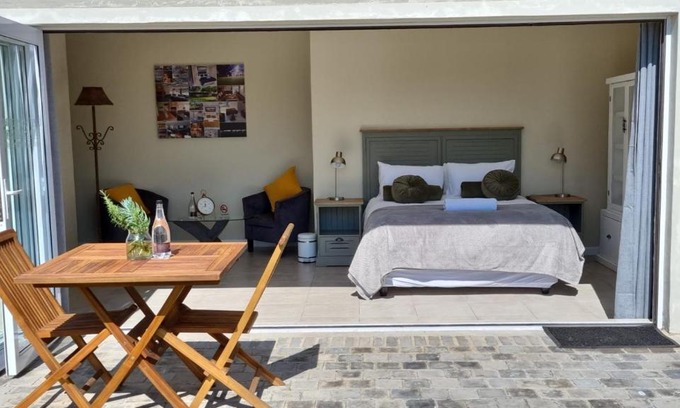 Kraaifontein Villa | Cape Winelands Business Villas