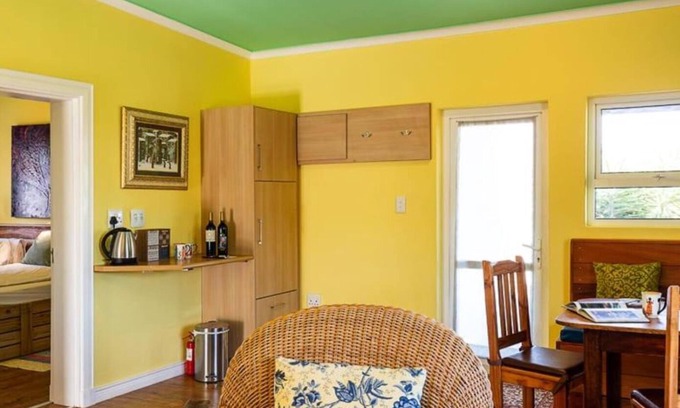 Helderberg Rural Cabin | CAPELANDS RESORT- Redstone