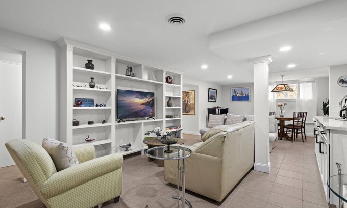 North Springfield House | Capital Getaway: Near D.C. & Hiking