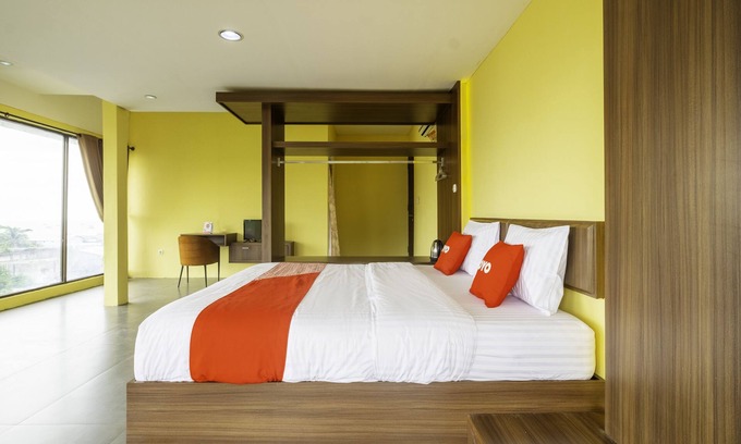 Pelabuhan Ratu Hotel | Capital O 1973 Guest House Toserba Selamat Syariah Pelabuhan Ratu