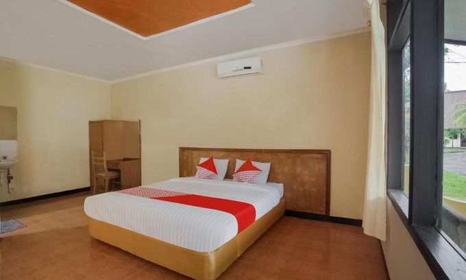 Pelabuhan Ratu Hotel | Capital O 3094 Hotel Cleopatra