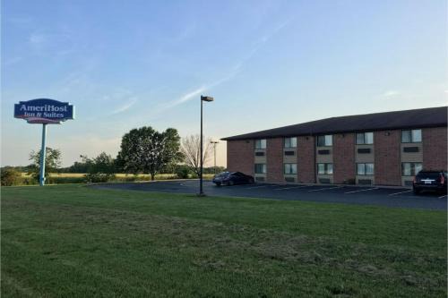 Mexico Hotel | Capital O Amerihost Inn and Suites Mexico Hwy 54 MO