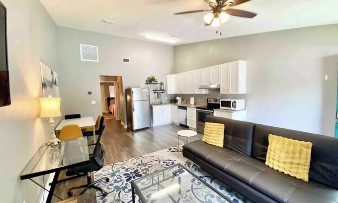 Tallahassee House | Capitol/Campus Retreat: Clean, Cozy w/King Bed