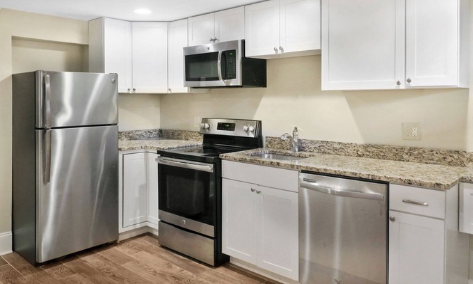 Kingman Park Apartment | Capitol Hill East Suite