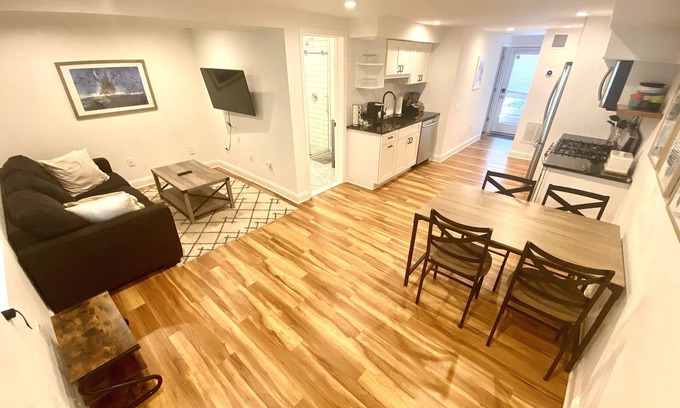 Southeast House | Capitol Hill & Eastern Market beauty w/parking