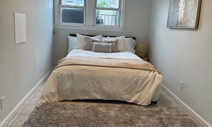 Kingman Park House | Capitol Hill Oasis - Modern & Cozy