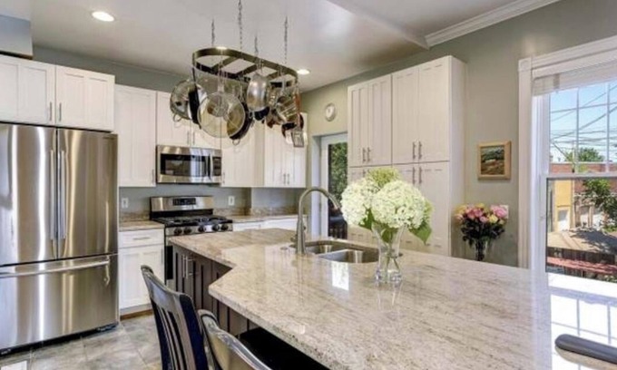 Stanton Park House | Capitol Hill Two-Story home walk to the US Capitol 1.5 miles to White House
